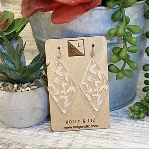 Holly & Liz Leaf‎ Design Earrings